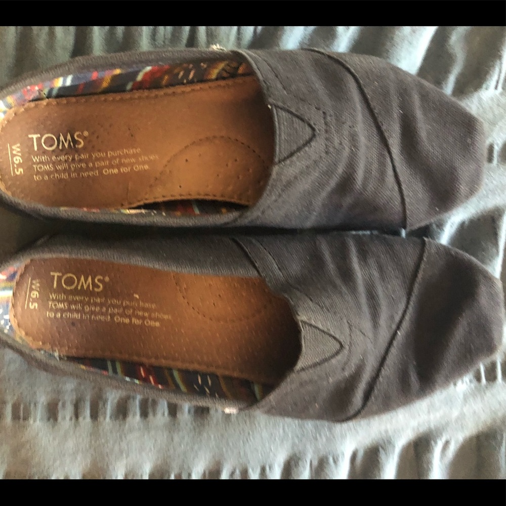 Toms